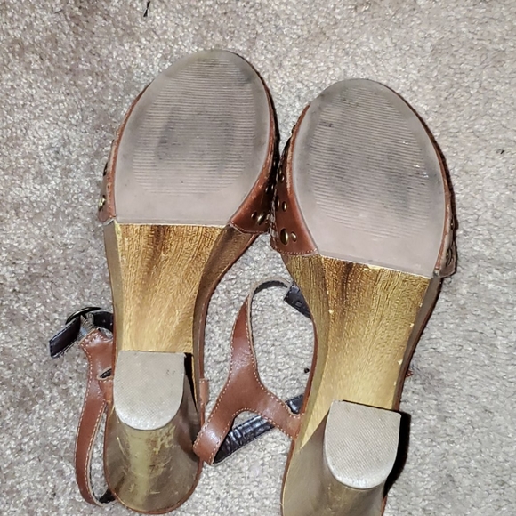 Shoes - Picture 3 of 4